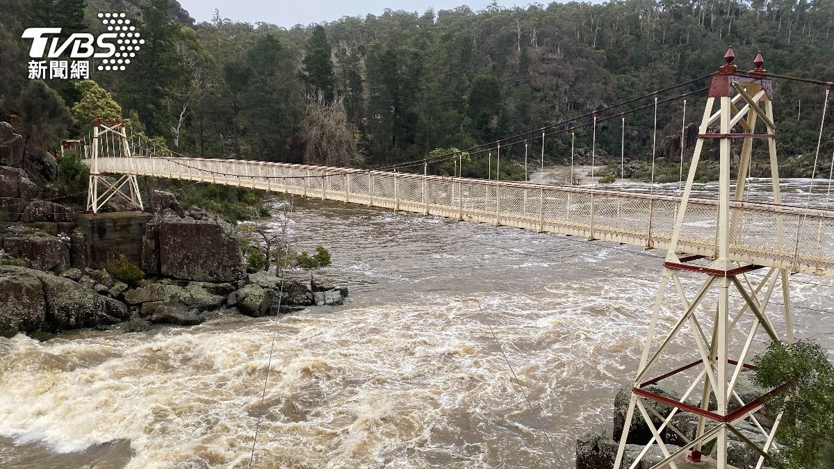 澳洲遭冷鋒襲擊!3萬戶大斷電 當局發「洪水警告」恐變孤島