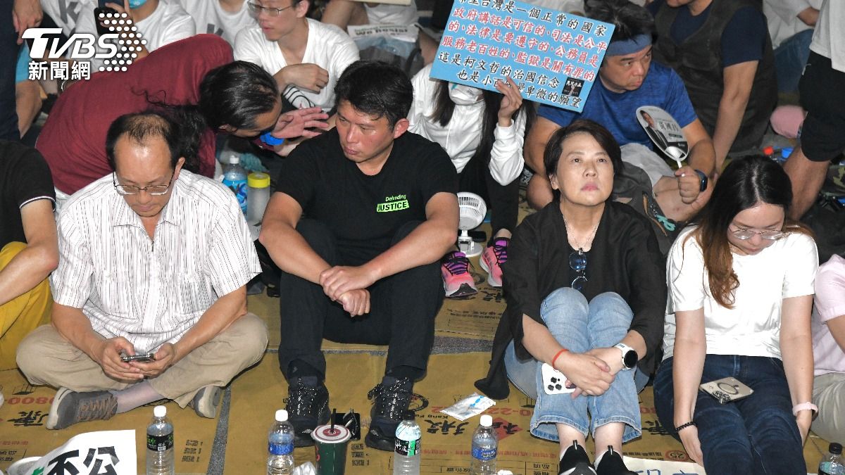 民眾黨立委黃珊珊也現身。(圖/胡瑞麒攝)