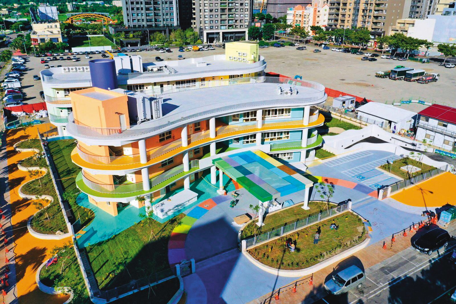 嘉豐幼兒園是新竹縣府斥資1億5,365萬元打造,為全國首座公辦民營0至6歲托育園區。(圖/翻攝新竹縣政府官網)