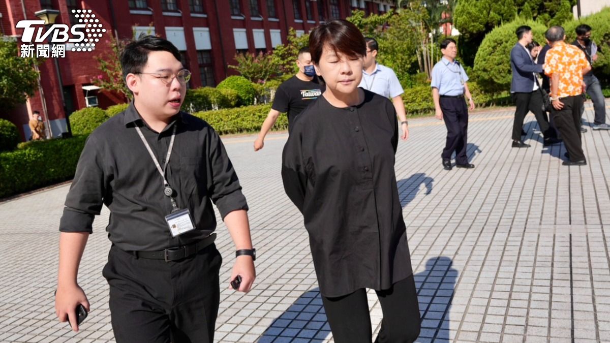 柯文哲夫婦被她載回家!黃珊珊曝現況:柯身體不錯、陳壓力很大