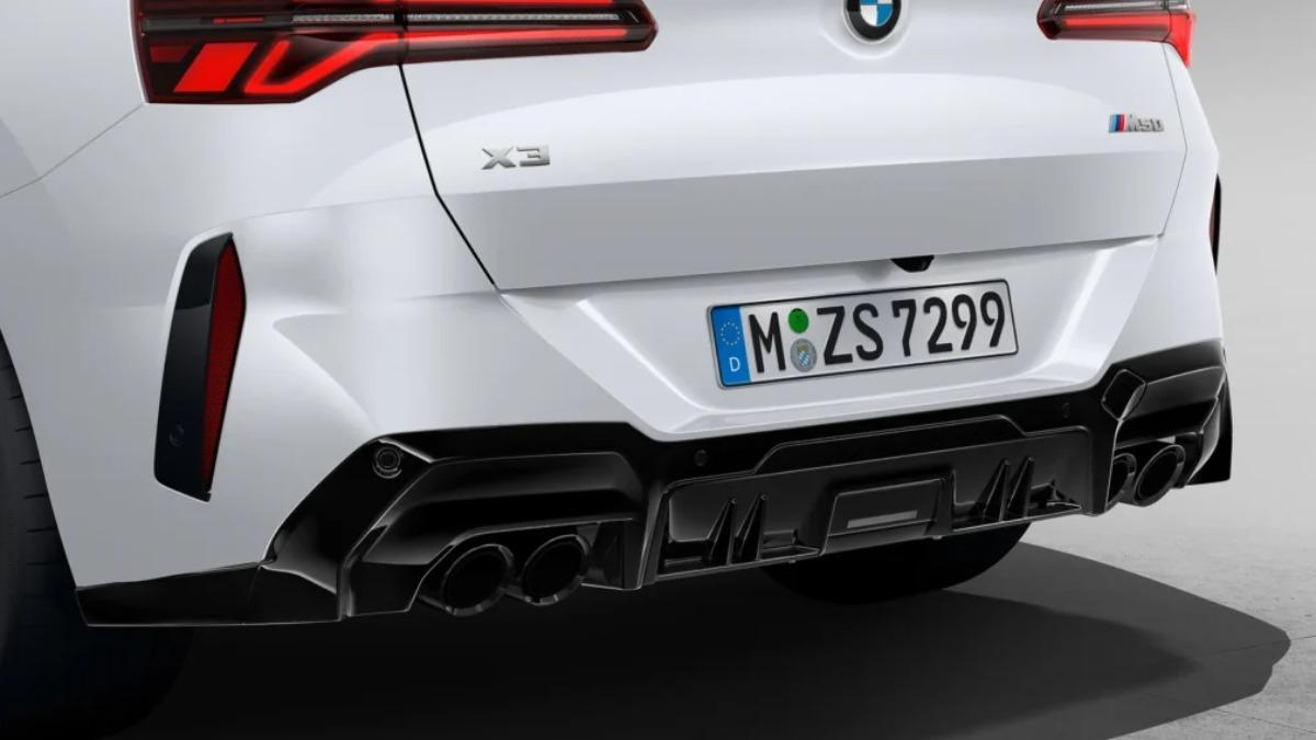 除了後保桿分流器外,X3的M Performance Parts還配備有整合碳纖維尾飾管的四出尾管。(圖/BMW提供)