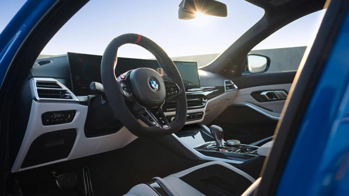 改款M3配備具有12點鐘定位標的新款方向盤。(圖/BMW提供)