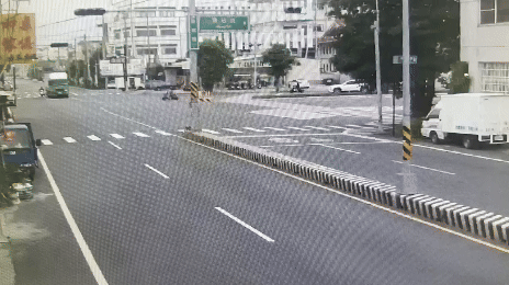 沈男雖見到林姓阿嬤闖紅燈,但煞車不及,於是直接撞上林姓阿嬤。(圖/TVBS)
