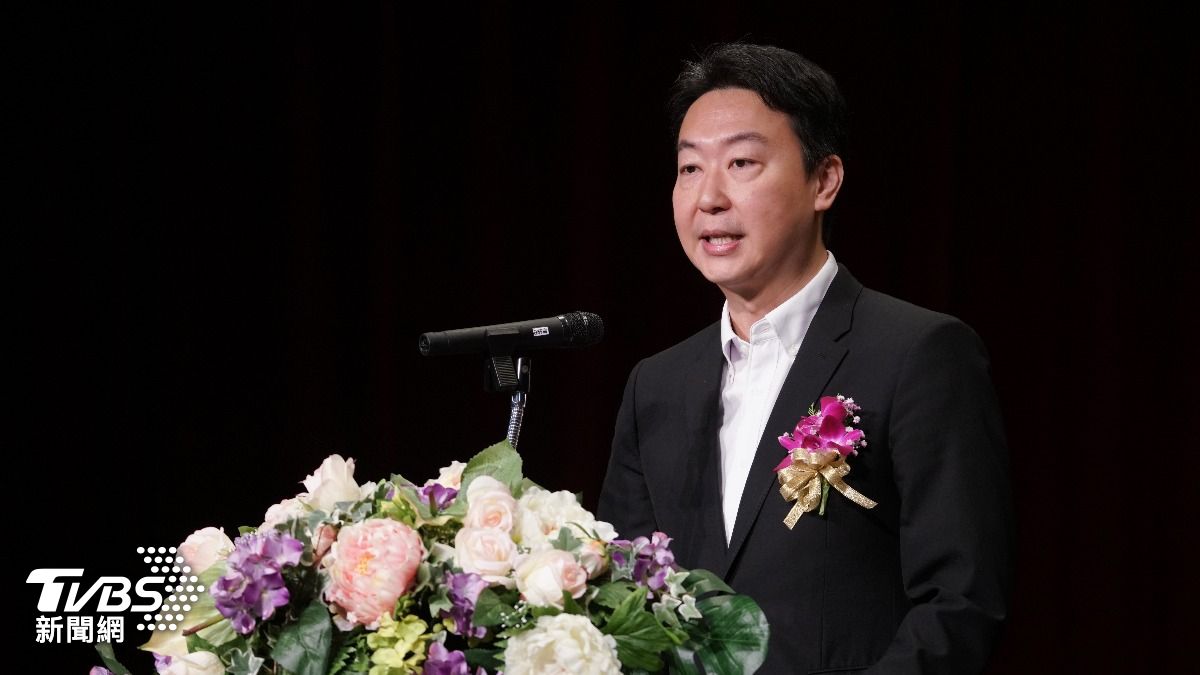 受訪中男子突闖入狂罵 交通部長陳世凱尷尬笑
