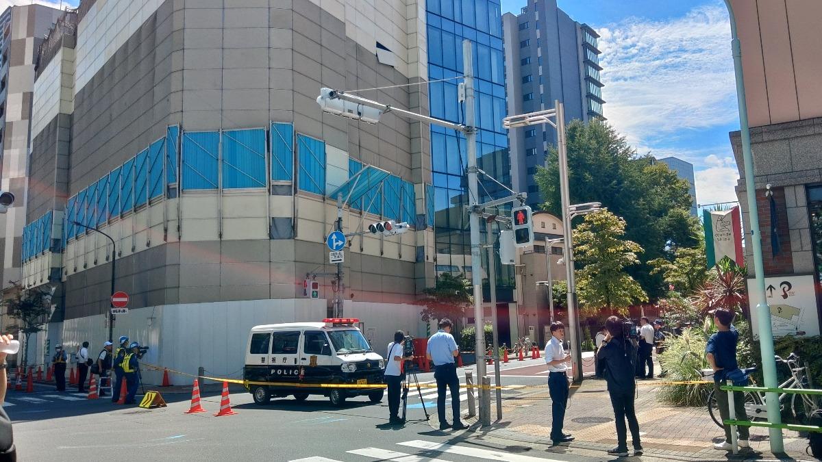 東京拆樓爆意外!水泥塊從天而降 警衛被砸到頭破血流重傷送醫