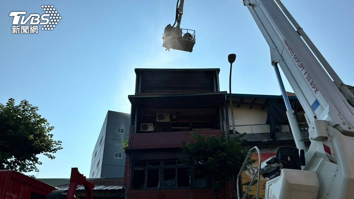 住警器建功!新北透天厝清晨火警 4住戶「聽到警報」急逃獲救