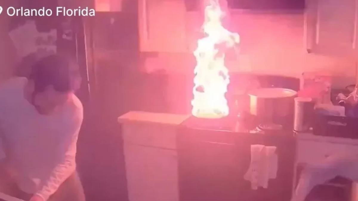 鍋子的火勢一發不可收拾。(圖/翻自X)