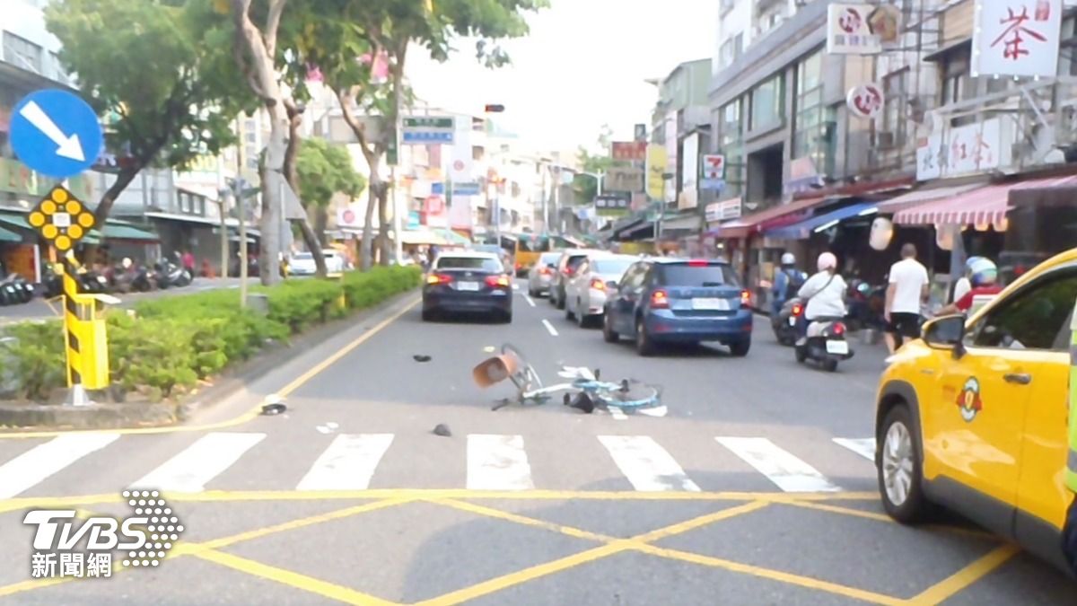 高雄死亡車禍!女騎士猛撞腳踏車 7旬翁「重摔」搶救不治