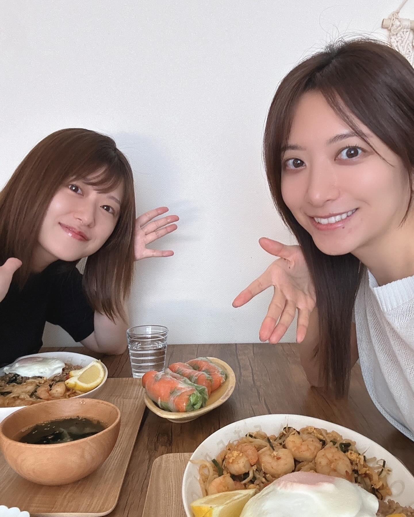 笹崎里菜(右)跟主播好友尾崎里紗一起出去玩。(圖/翻攝自尾崎里紗IG)