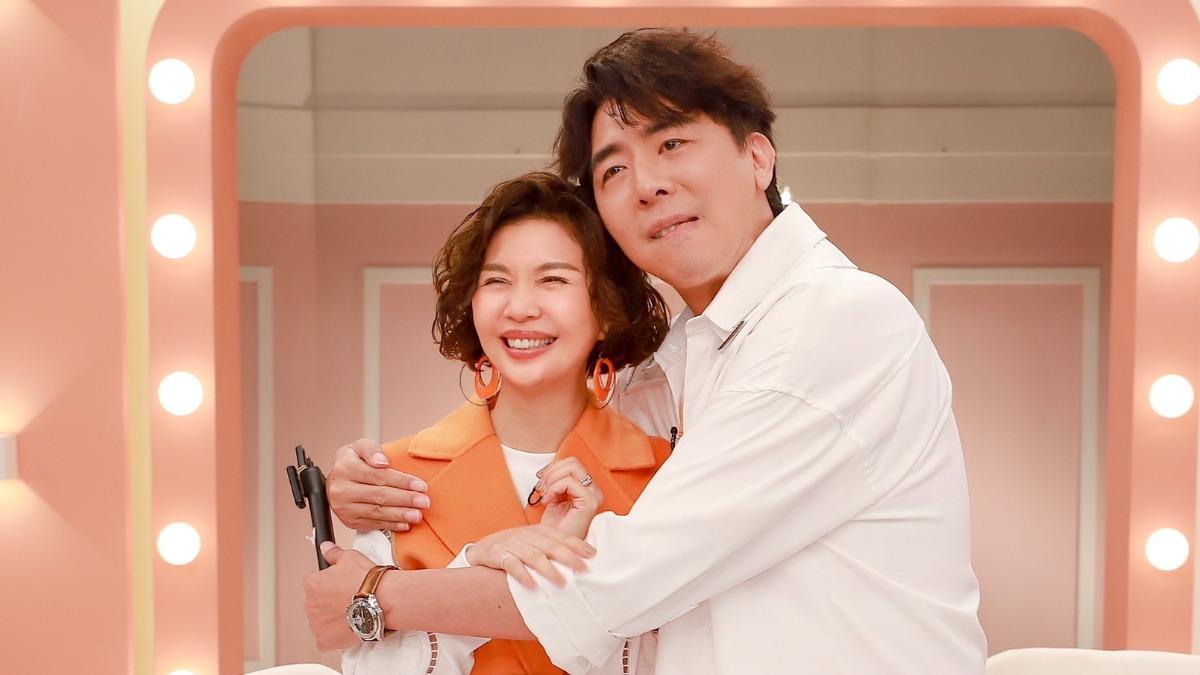 于子育主持一半「宣布請辭」!搭檔才剛知道 已婚梁赫群認私下牽手
