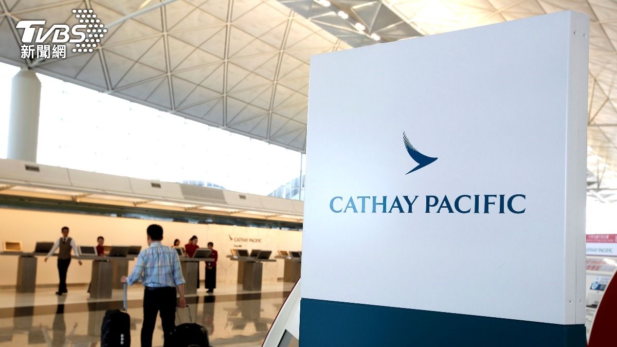 針對受影響乘客，國泰航空將提供其他航班選擇，也會免除更改機票的手續費。（圖／達志影像路透社）