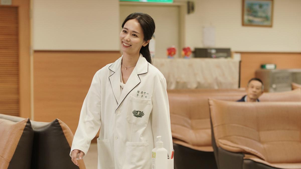 《在光裏的人》陳明珠學演戲,報名「日本女神」滿島光課程。(圖/大愛電視提供)