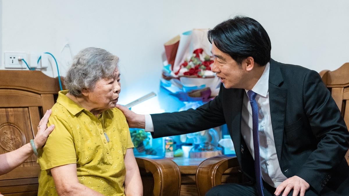 履行諾言探望八二三遺族 賴清德:那個年代的媽媽都非常偉大