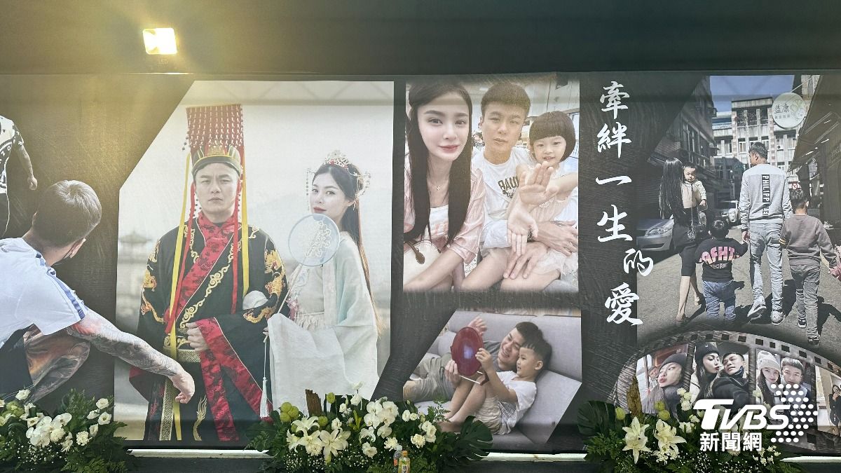 兩人的合影的大型廣告看版。(圖/TVBS)