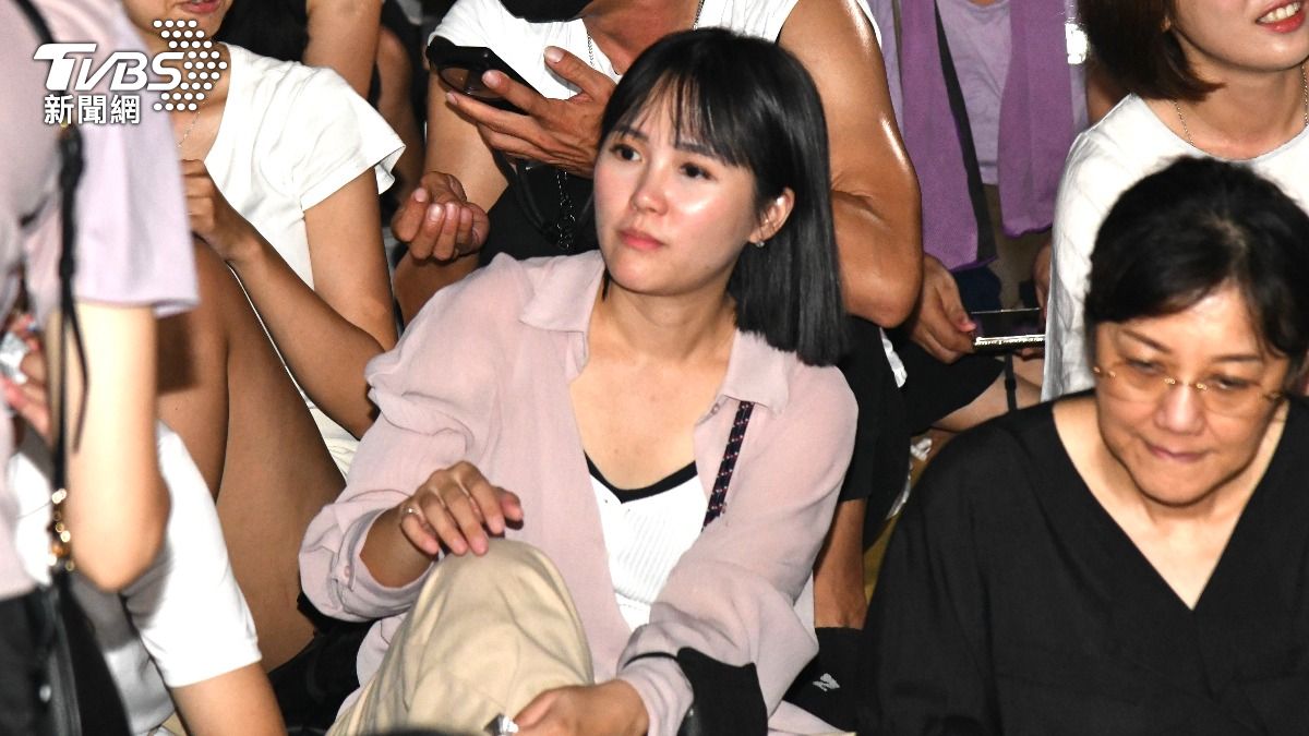 吳怡萱也曾「追殺京華城」!柯文哲喊不知情 遭7年前畫面打臉