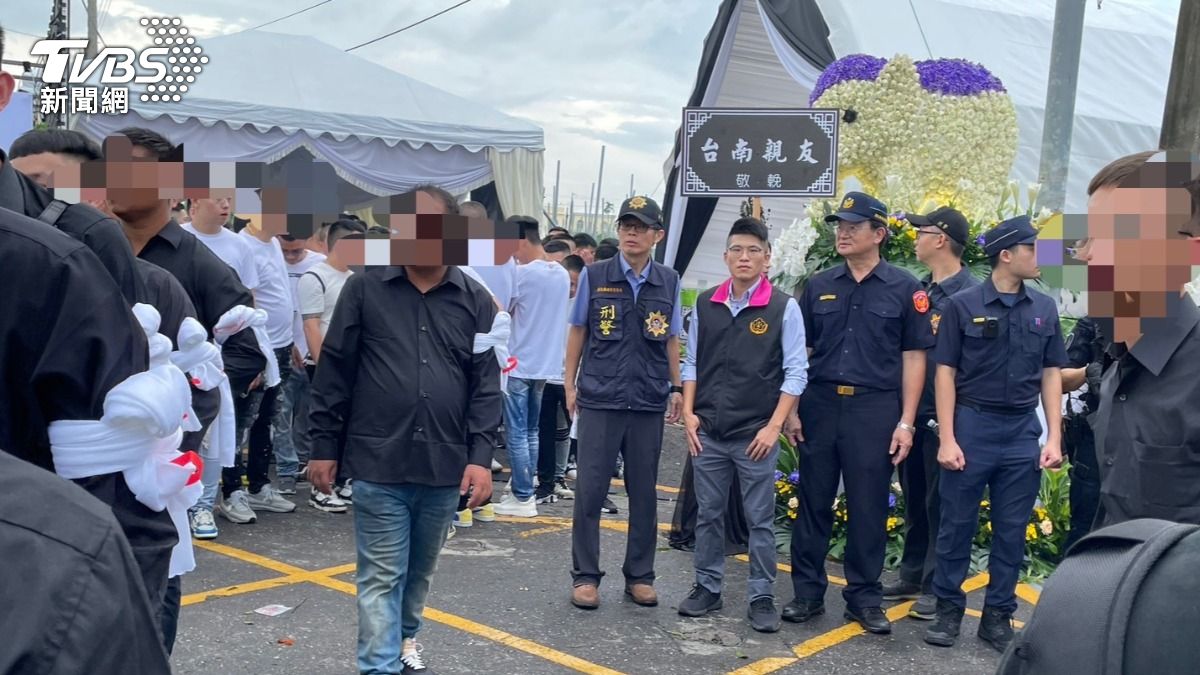 為嚴防滋事狀況發生，與屏東地檢署聯手到場指揮。（圖／TVBS）