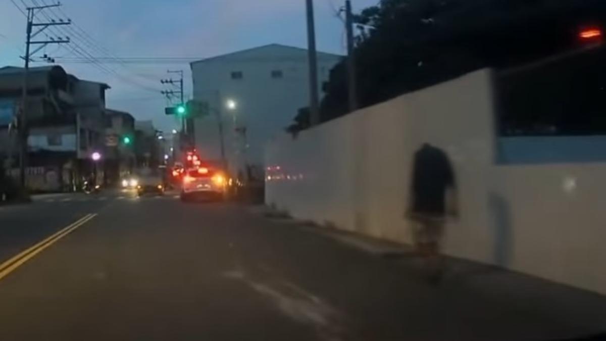 街頭驚魂!台中神岡驚見「無頭阿伯」行走 真相暖藏心酸洋蔥