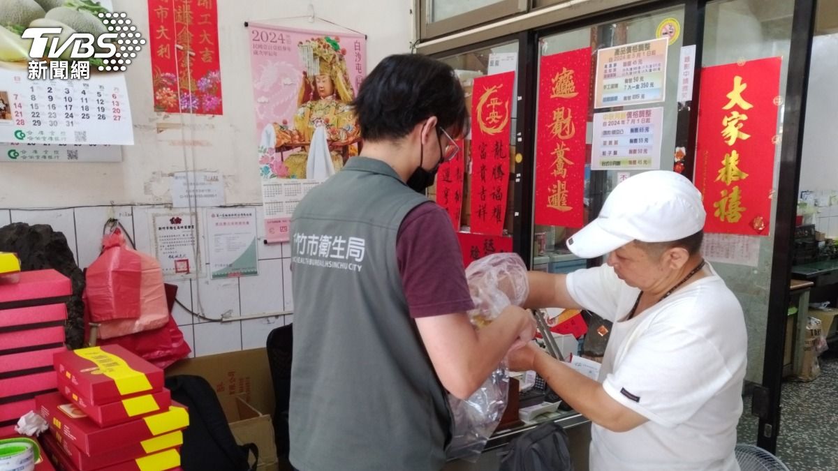 新竹市衛生局啟動中秋應景食品專案稽查。（圖／TVBS）