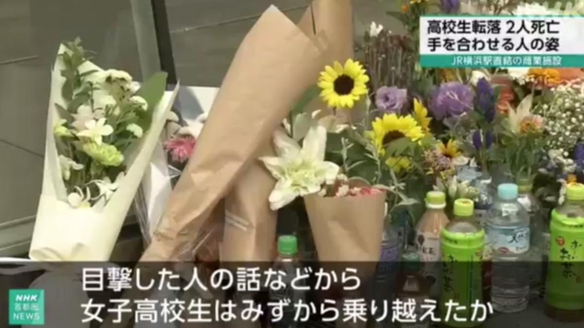 不少上班族、學生到場獻花。 （圖／翻攝自NHK）