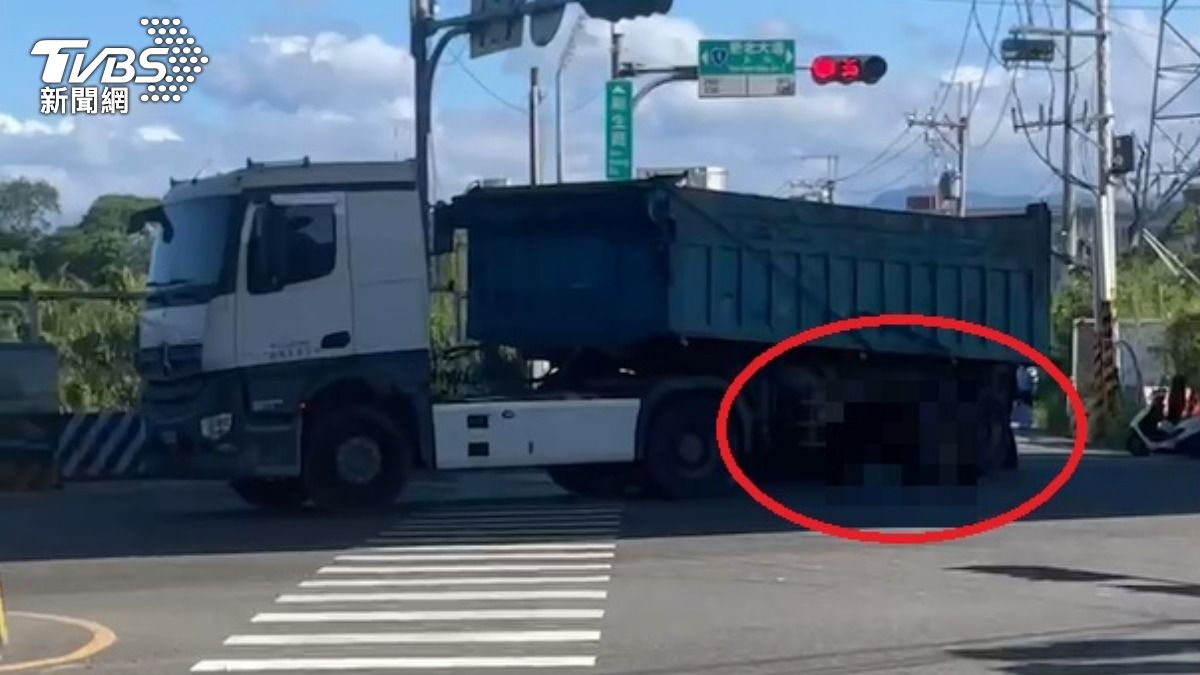 快訊/新北又傳死亡車禍!砂石車撞單車 騎士「臟器外露」慘死