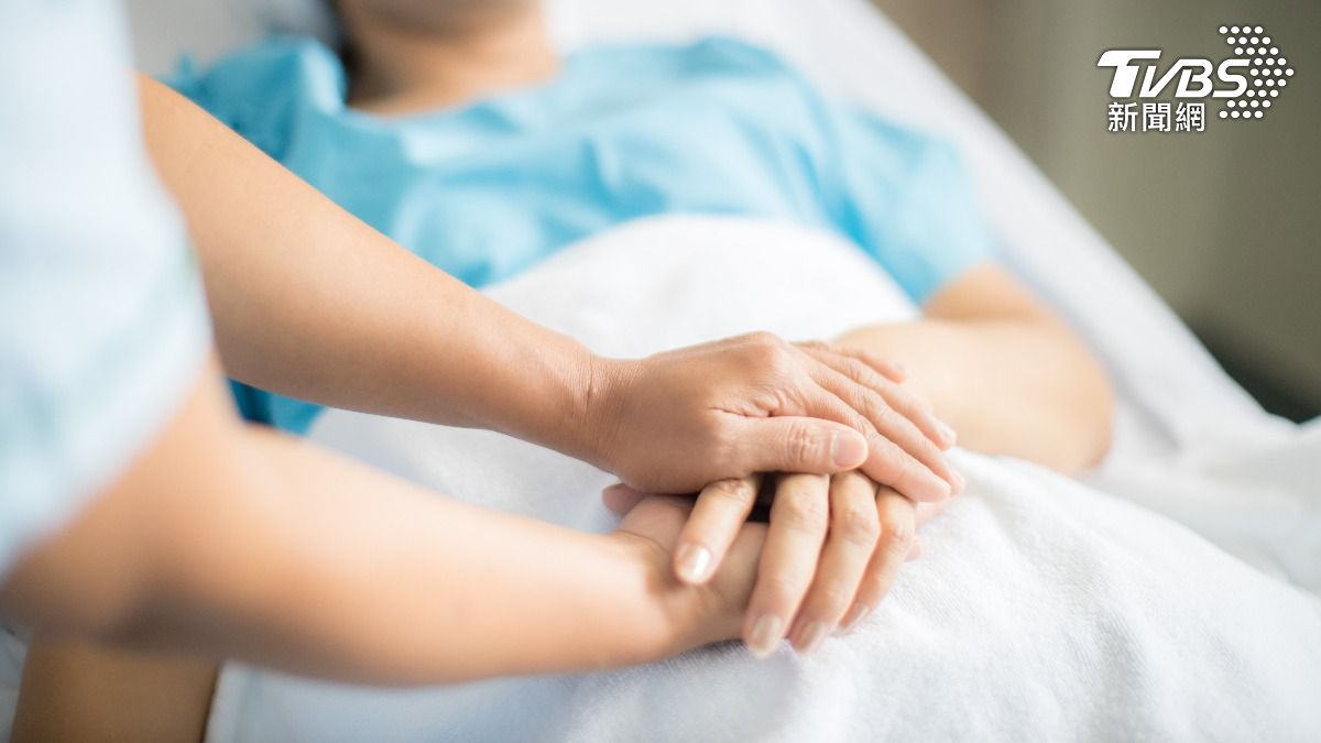 護理師希望藉此幫助家屬為失去親人做好準備。(示意圖/達志影像shutterstock)