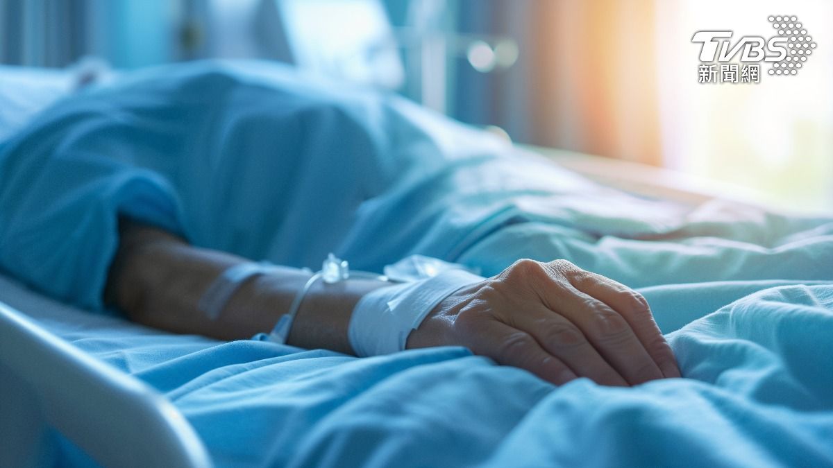 護理師表是死亡是個過程,由跨越6個月的4個階段組成。(示意圖/達志影像shutterstock)