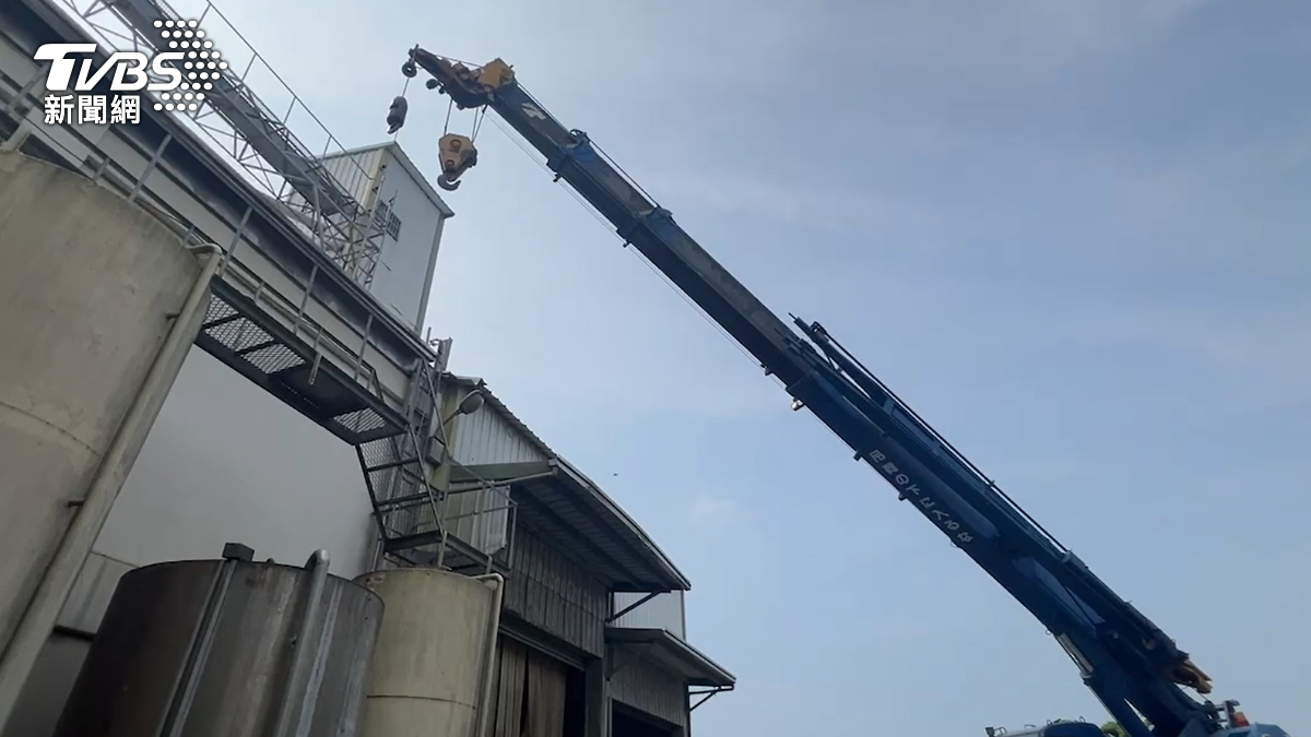 吊籃載4人斷裂釀3死!工人全沒戴安全帽 業者稱:天氣太熱