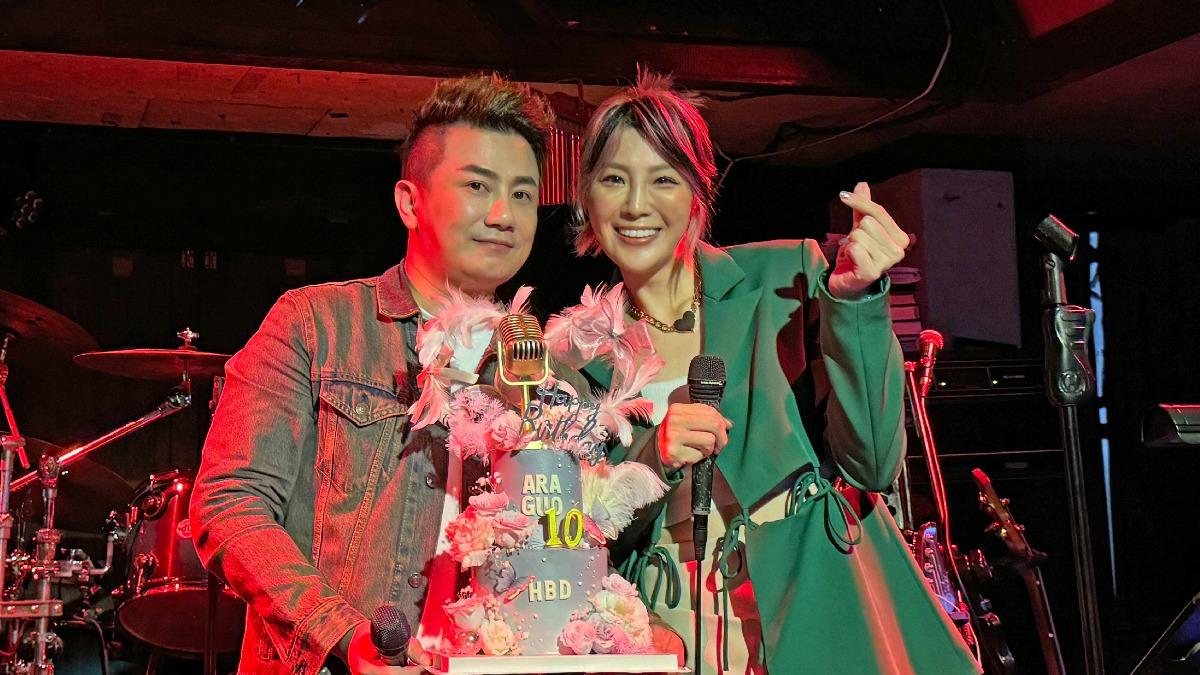 郭婷筠抓到了!老公趁睡覺「摸黑與人私訊」 演唱會當場崩潰