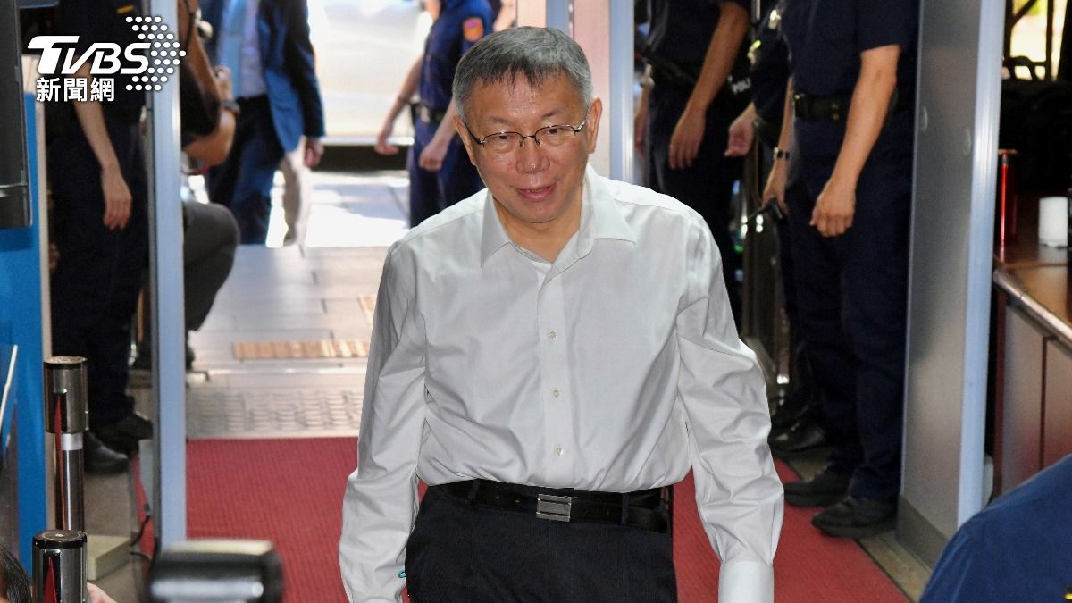 再戰羈押庭!柯文哲「微笑」抵台北地院 蕭奕弘加入律師團背景曝