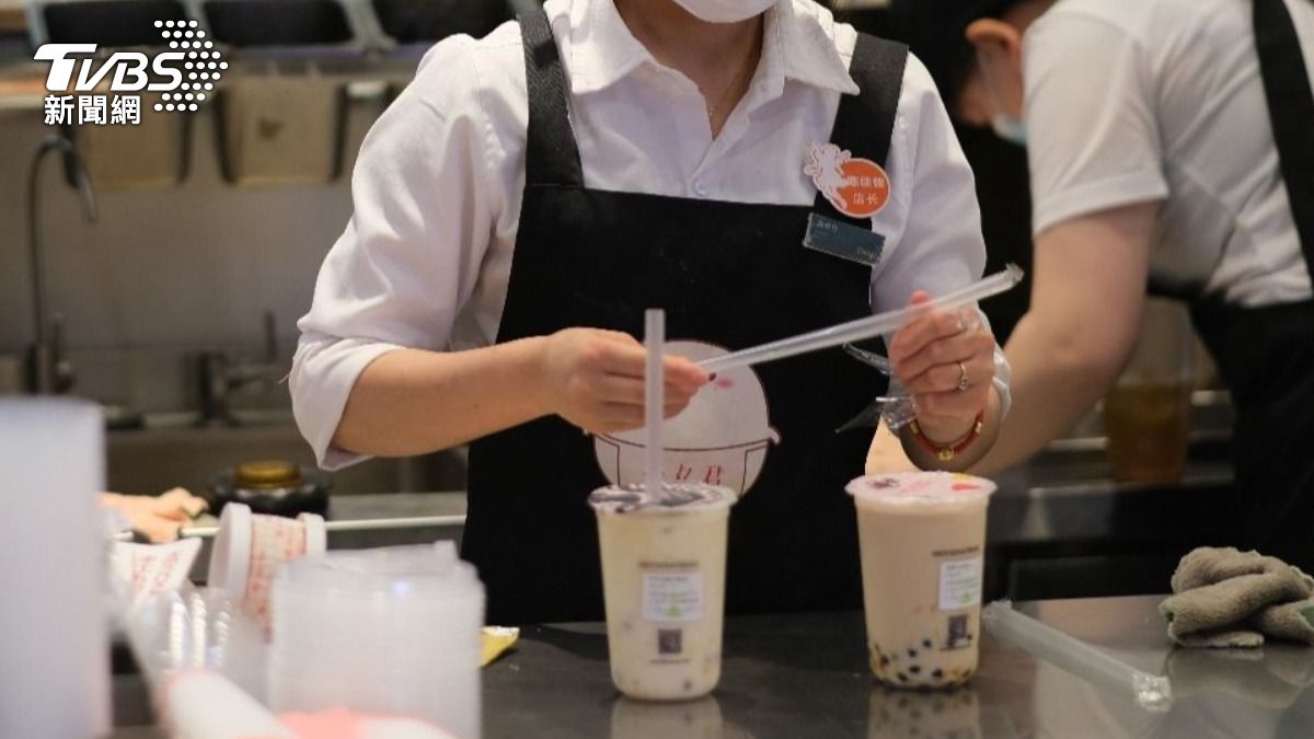 知名手搖飲店「要員工提早上班」沒加班費!社畜看哭:冰山一角