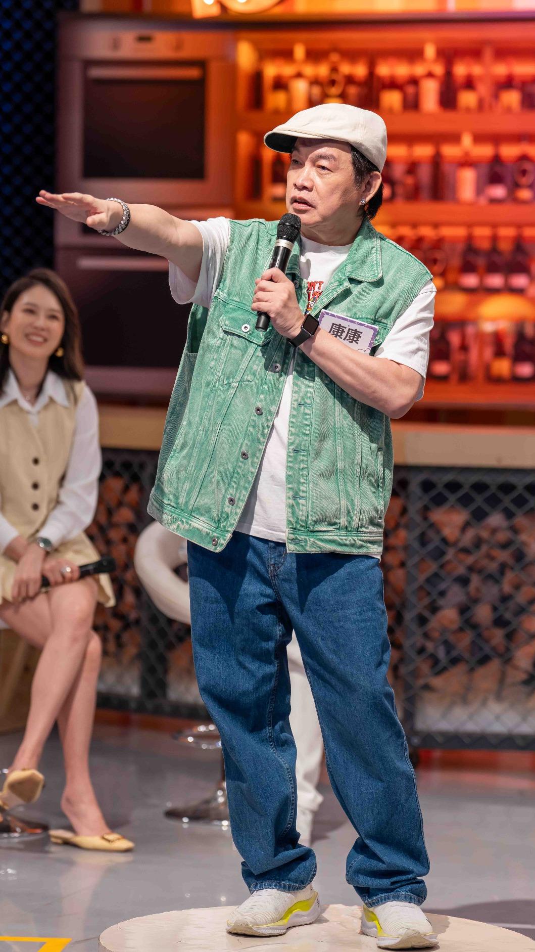 康康日前登上《11點熱吵店》,分享人生中最累的故事。(圖/TVBS)