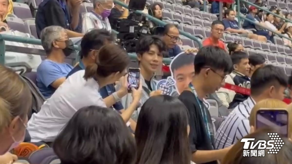 台北羽賽/戴資穎「抱病抱傷」上陣仍晉級 林郁婷現身觀戰粉絲搶拍