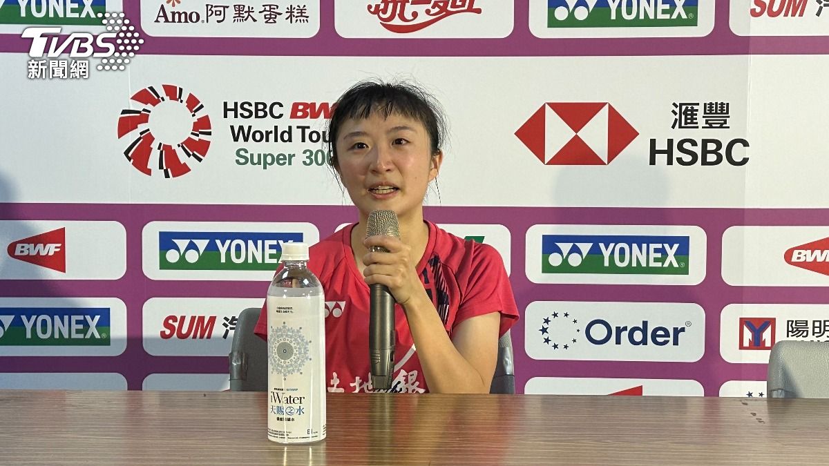 土銀23歲小將楊育綺今天對上偶像戴資穎,賽後哽咽表示這是她最後一場羽球賽事,能對上戴資穎很高興。(圖/張良瑜攝)