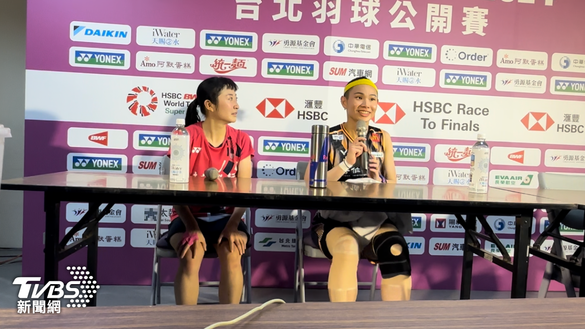 戴資穎今天花34分鐘取勝,旁邊為土銀23歲楊育綺。(圖/張良瑜攝)
