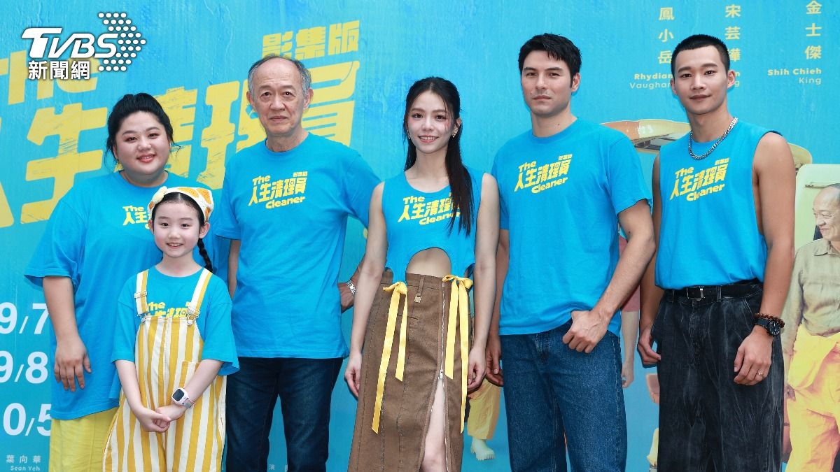 蔡嘉茵(左起)、葉子綺、金士傑、宋芸樺、鳳小岳、黃冠智出席《人生清理員》首映會。(圖/黃城碩攝)