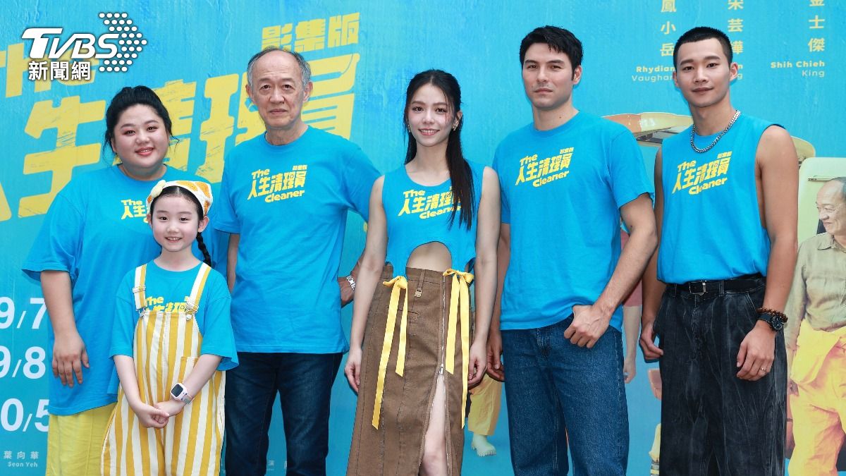蔡嘉茵(左起)、葉子綺、金士傑、宋芸樺、鳳小岳、黃冠智出席《人生清理員》首映記者會。(圖/黃城碩攝)