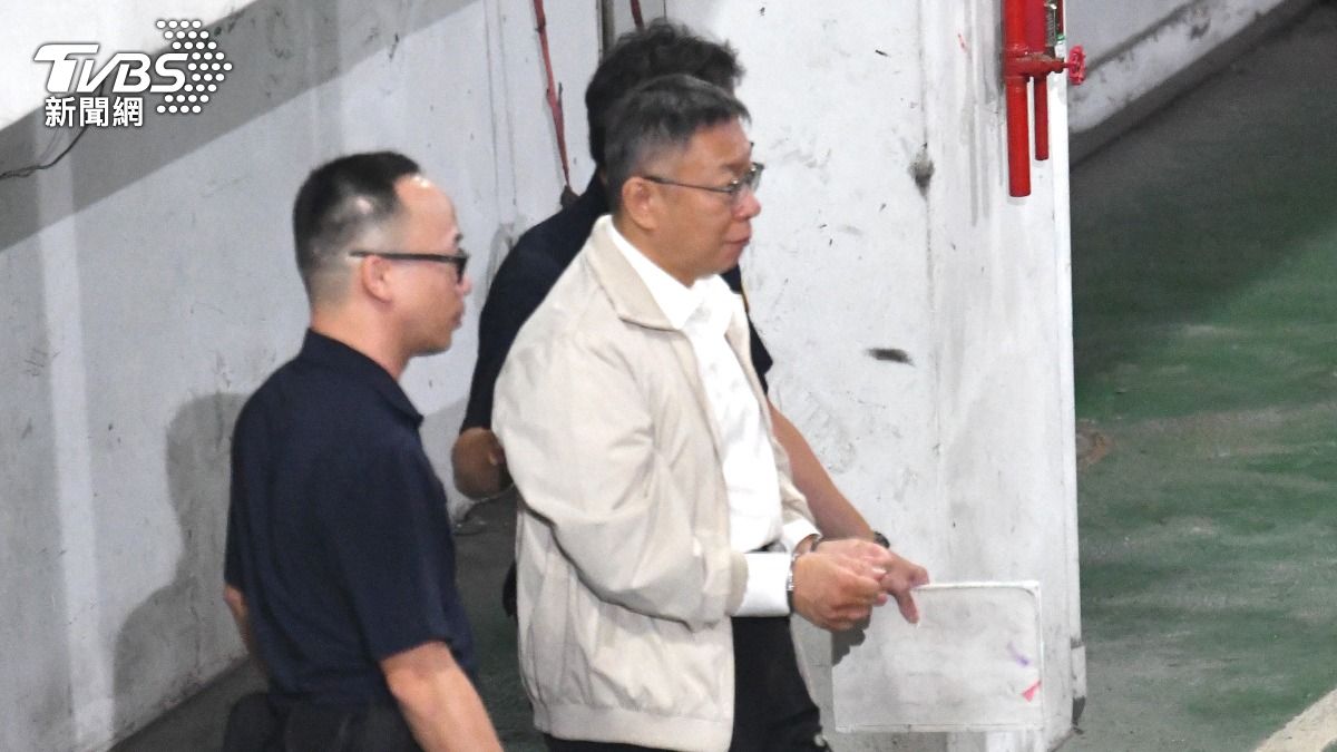 柯文哲涉貪聲押裁准,上銬移送台北看守所。(圖/胡瑞麒攝)