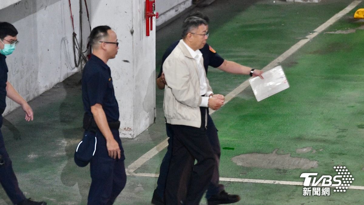 柯文哲全程不發一語。(圖/胡瑞麒攝)