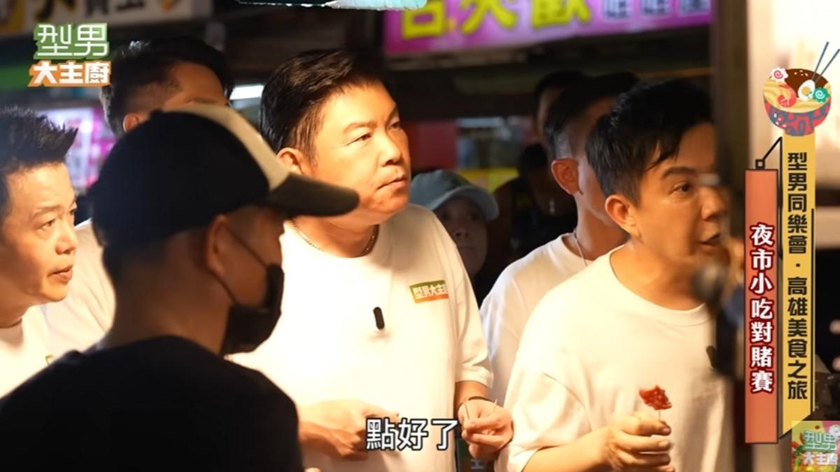 曾國城與吳秉承有先確認大家都點好了。(圖/翻攝自《型男大主廚》YT)