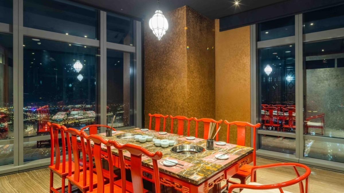 麻辣45台北本店為台北最高麻辣火鍋景觀餐廳。(圖/翻攝自麻辣45本店臉書)