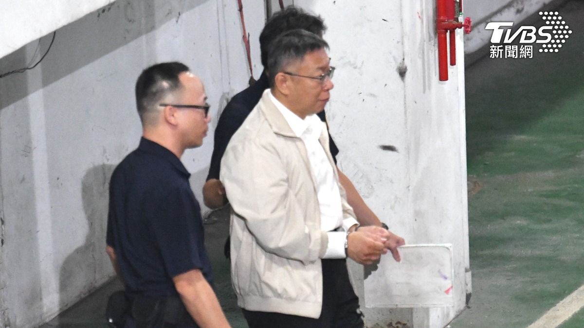 柯文哲新竹老家「遭貼上銬照」 批:地方媽媽之恥、教養出貪污犯
