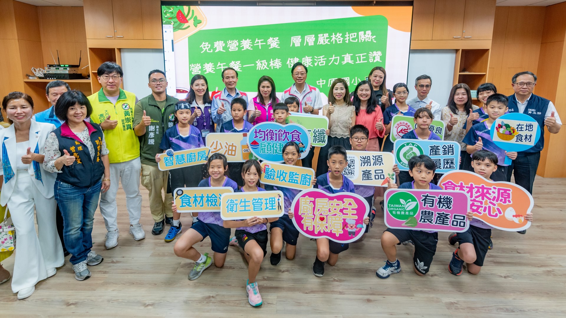 開學了!張善政視察免費營養午餐推動 期勉學校守護學童健康