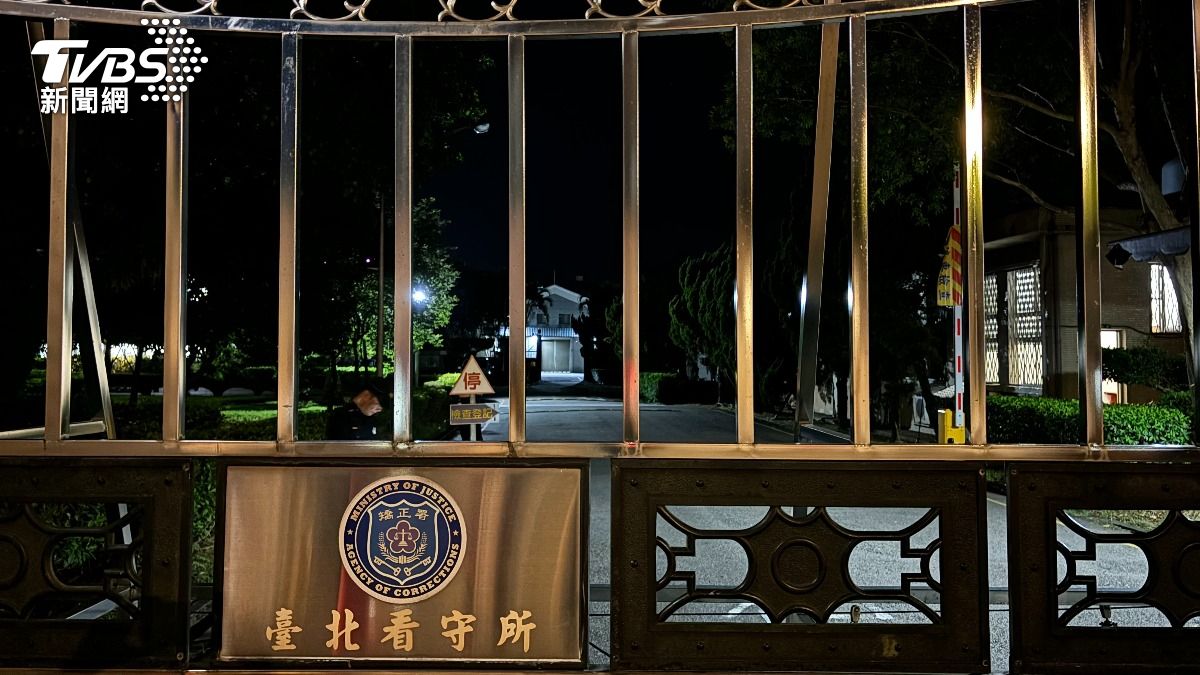 網紅號召今晚「寧靜陪伴」柯文哲!警急增派人力現場待命