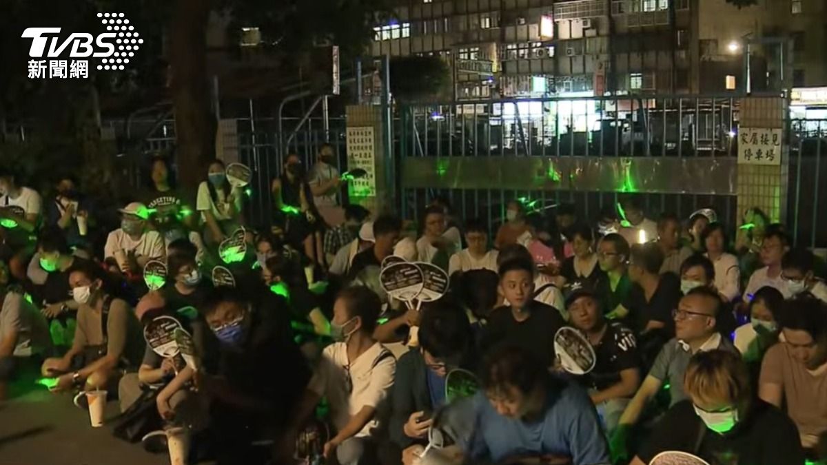柯文哲涉貪收押 女小草「氣哭哽咽」:這樣對他真的不公平