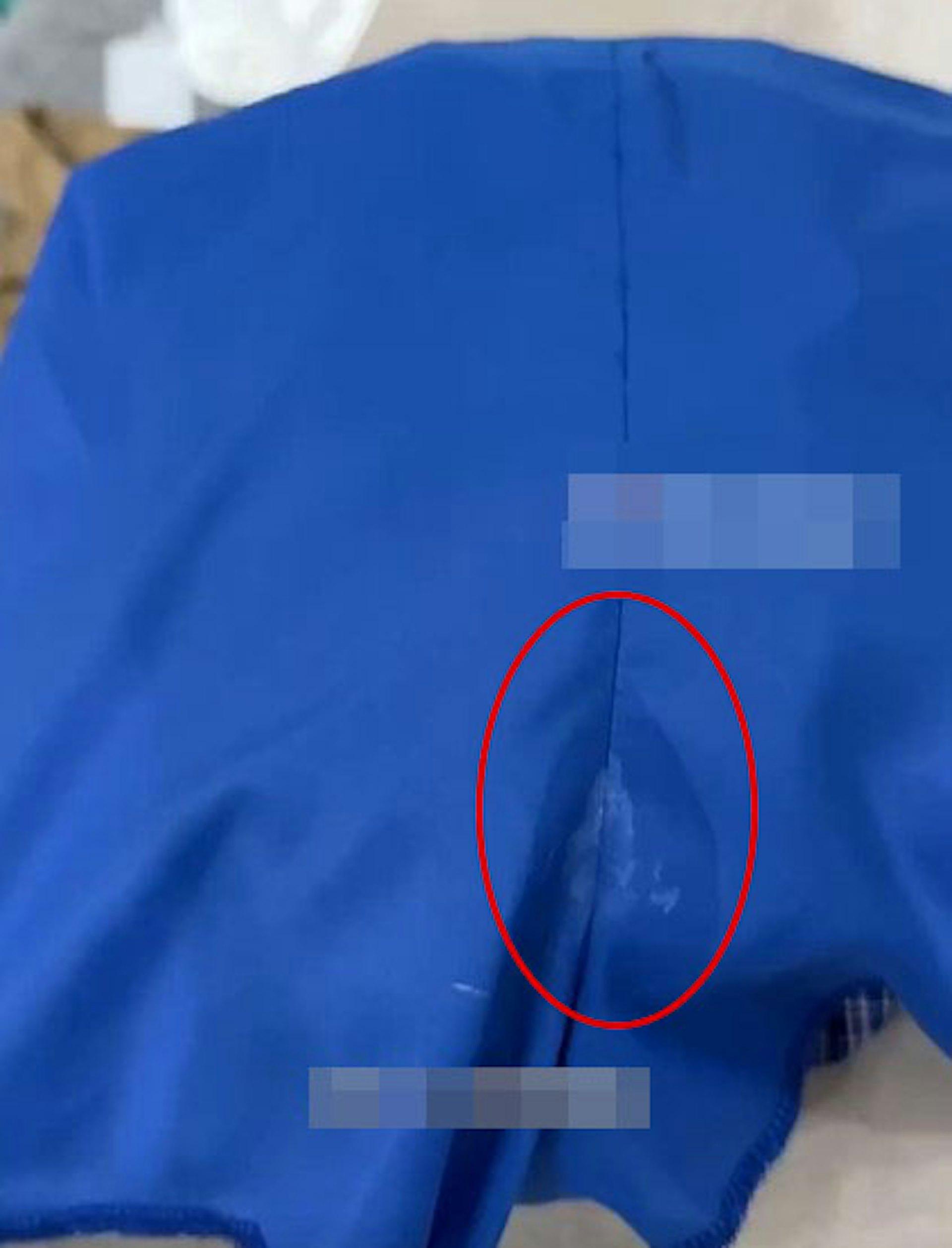 有中國顧客疑似沒穿內褲在服裝店試穿短褲，結果在褲子上留下了白色污漬。（圖／翻攝自微博）