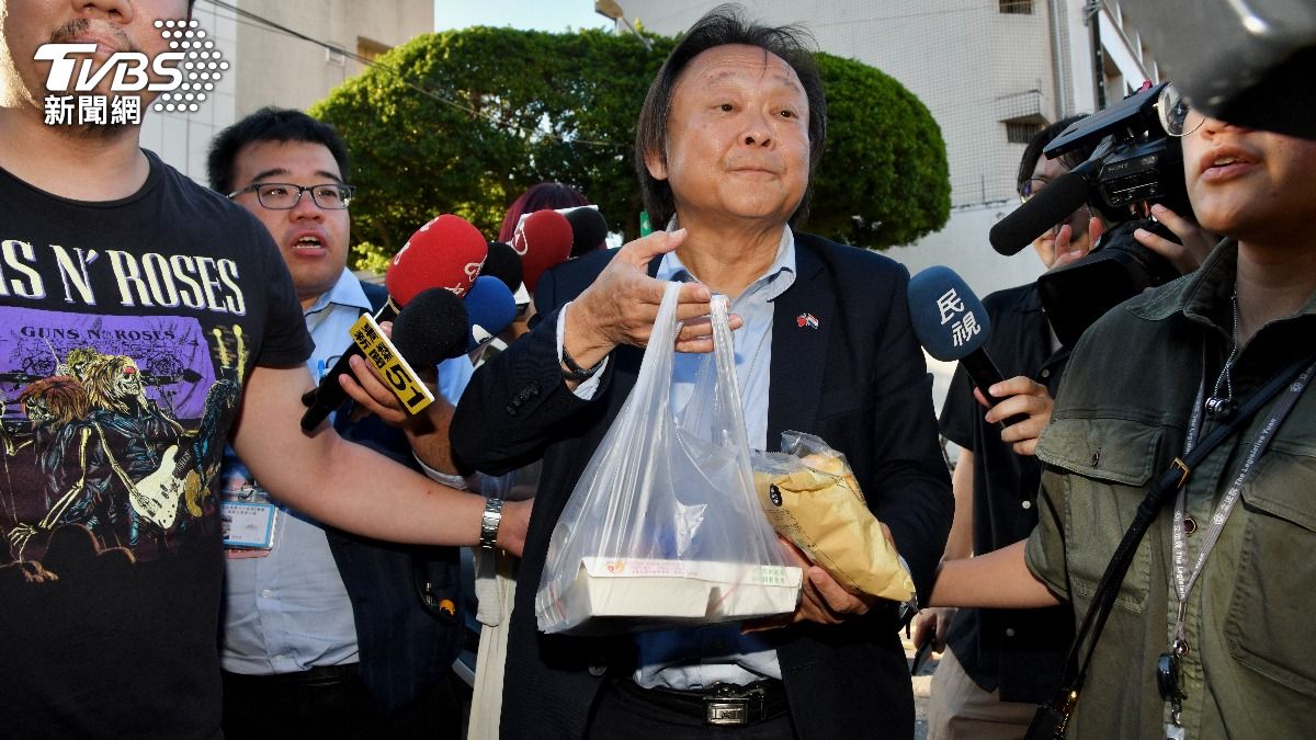 王世堅為柯文哲準備會客菜,其實已踩到了收容人心中的「地雷」。(圖/胡瑞麒攝)