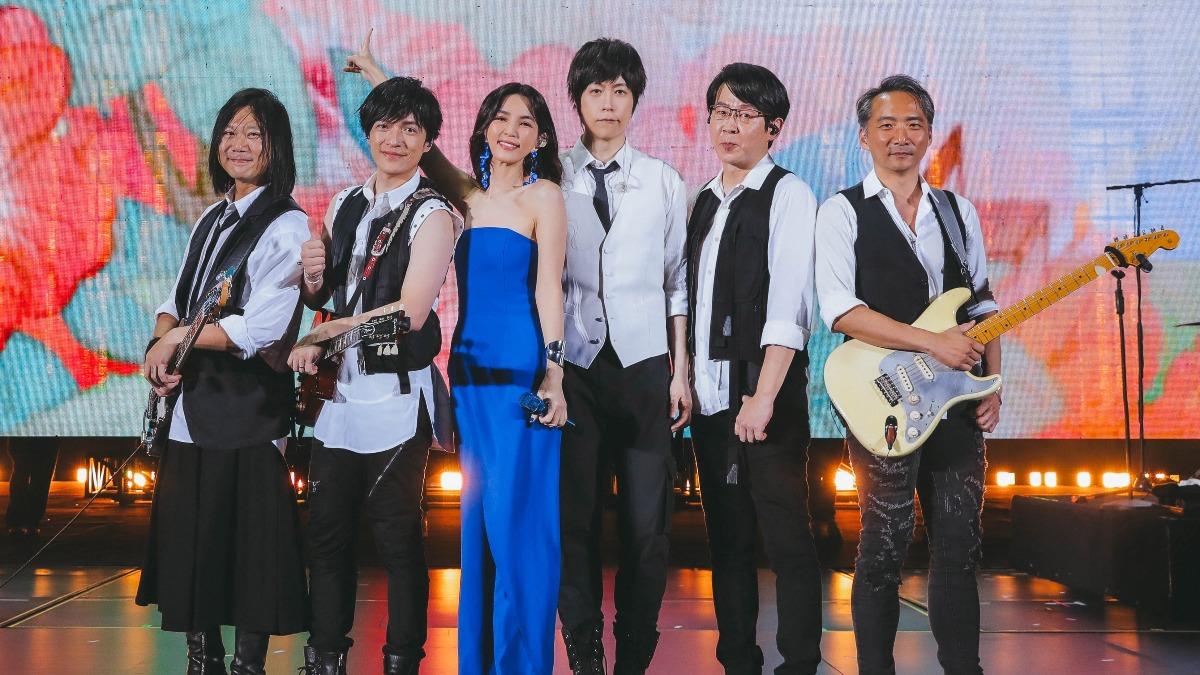 五月天對唱Ella「MV突遭下架」　唱片公司首發聲揭真實原因