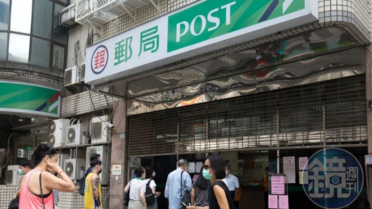 白高興了!上萬國軍收到「雙倍薪資」 中華郵政大出包道歉