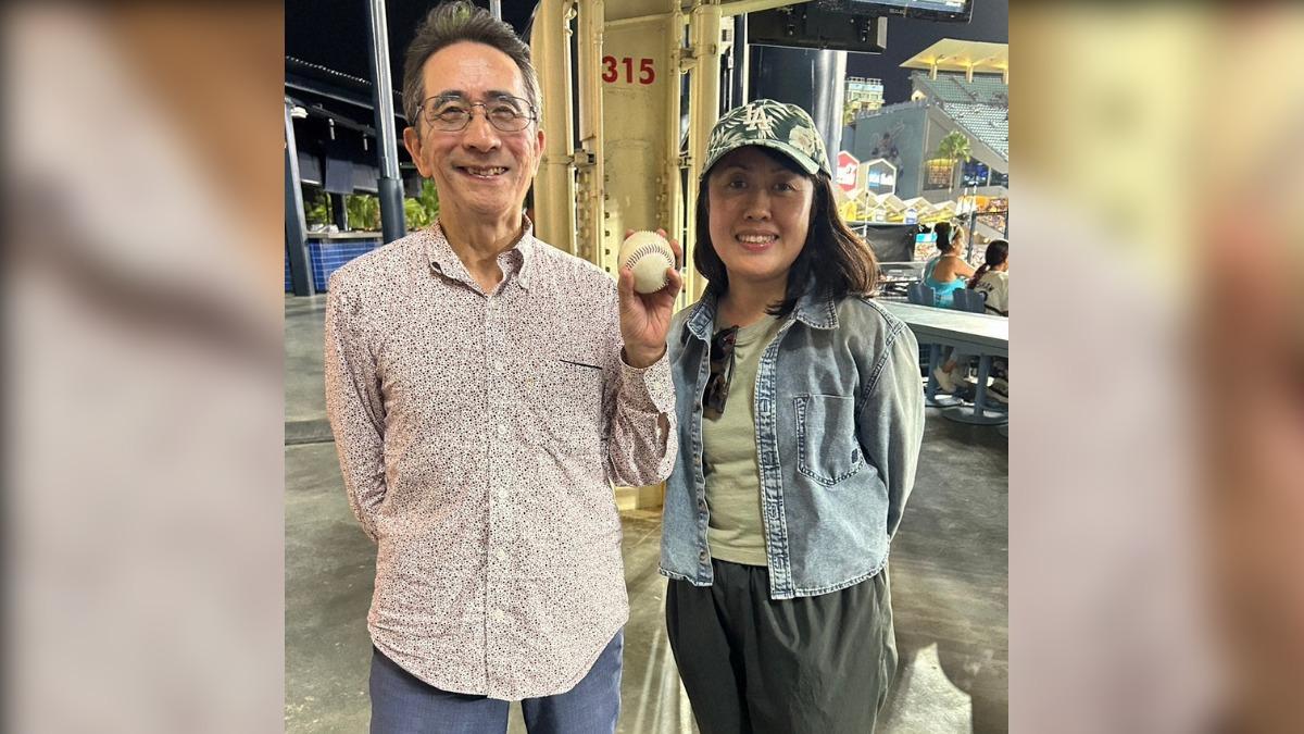 橫濱父子超幸運撿到大谷第45轟! 激動稱「要帶到墳墓裡」