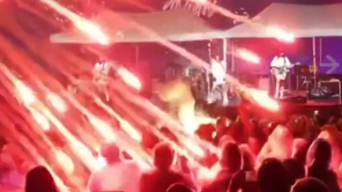 有片/韓音樂節恐怖意外 特效煙火「射向觀眾席」17人送醫